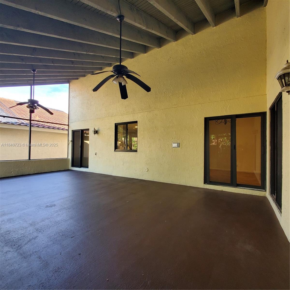 COUNTRY ISLES - Residential