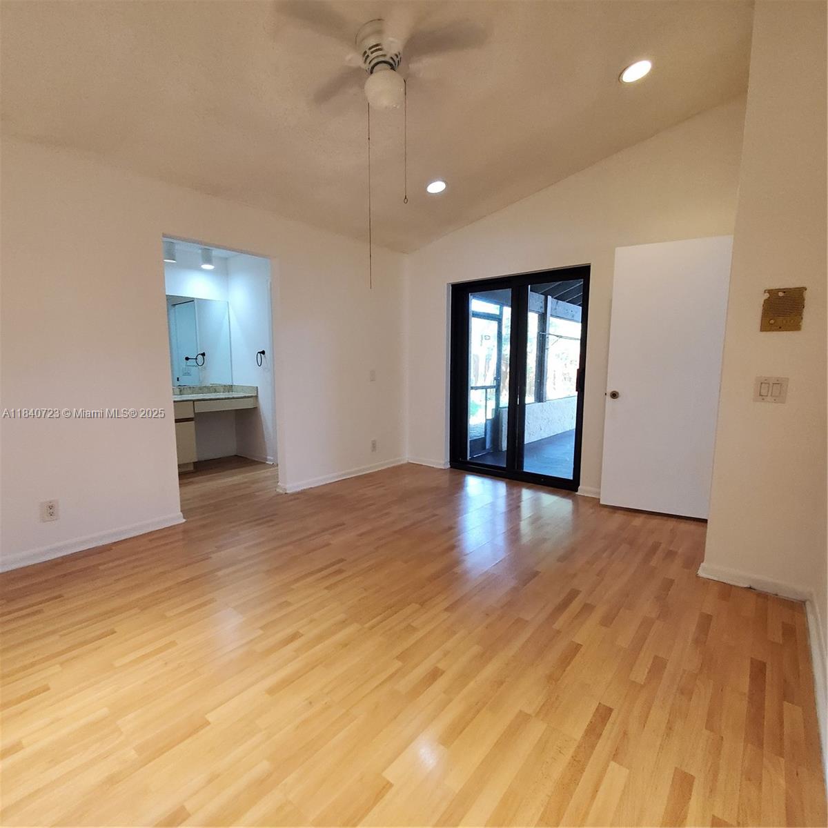 COUNTRY ISLES - Residential