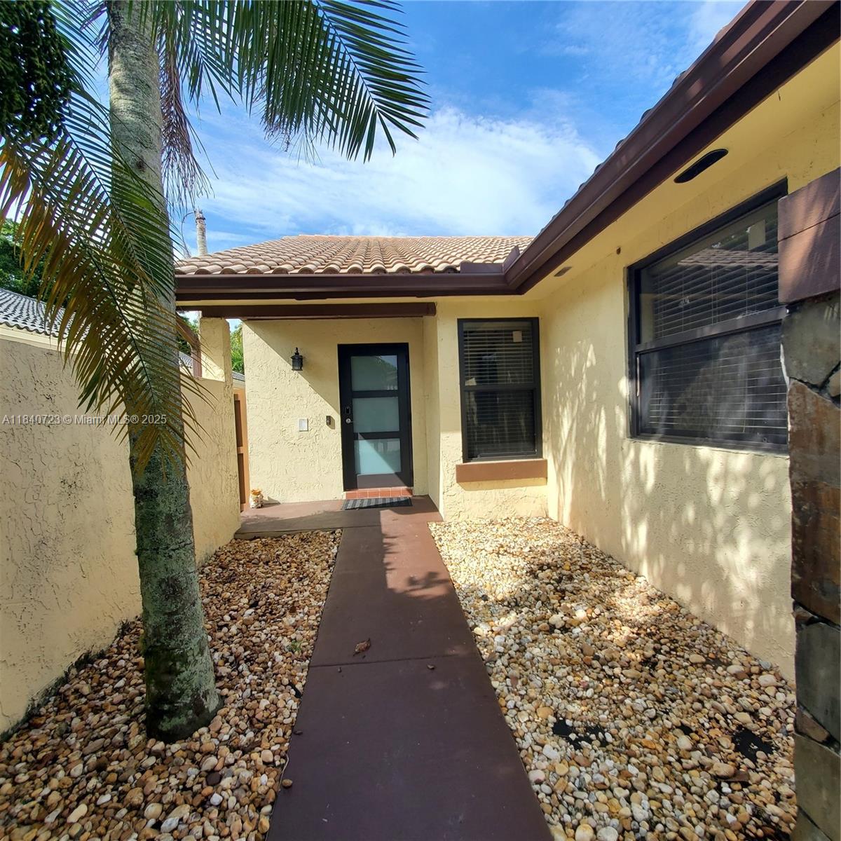 COUNTRY ISLES - Residential