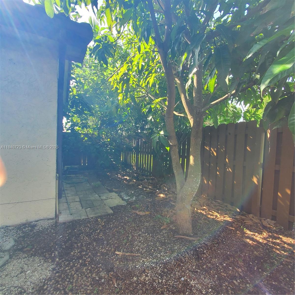 COUNTRY ISLES - Residential