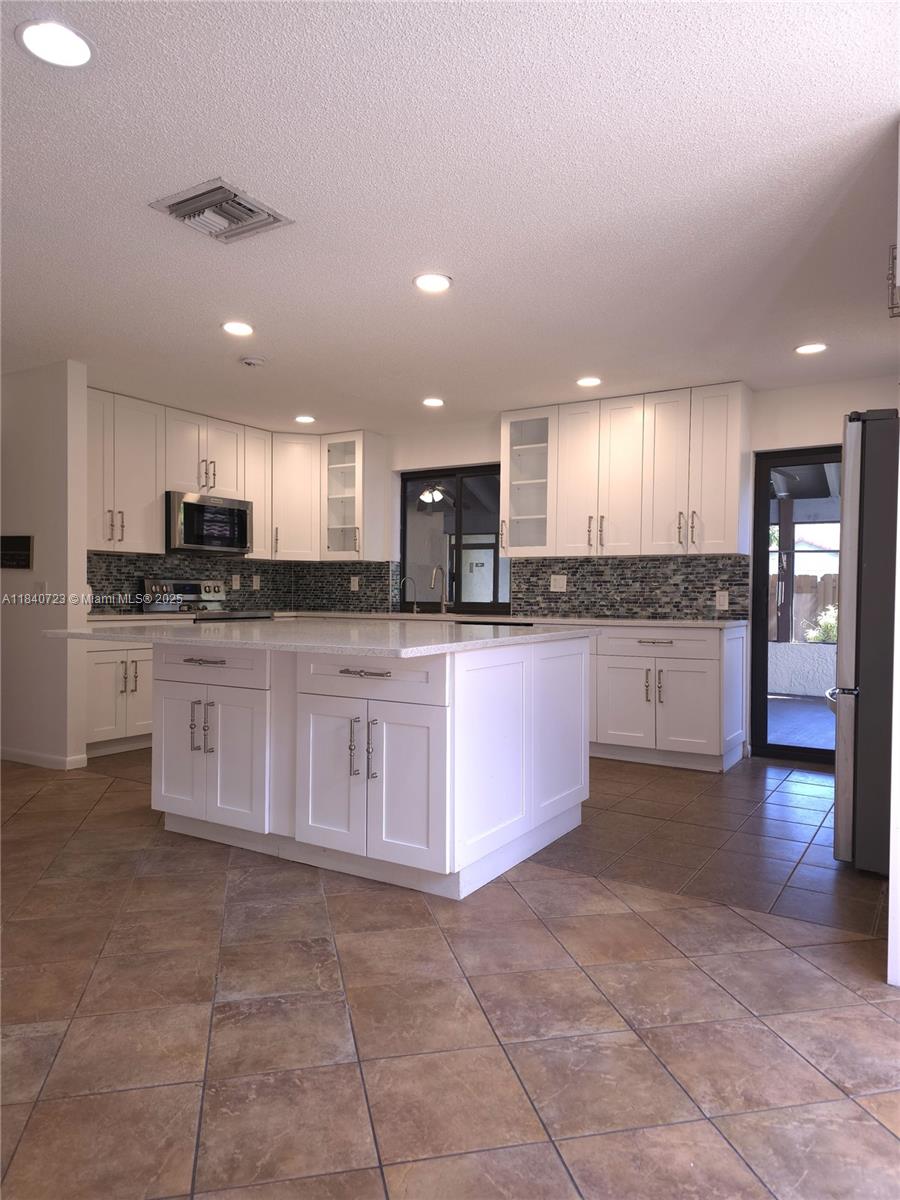 COUNTRY ISLES - Residential