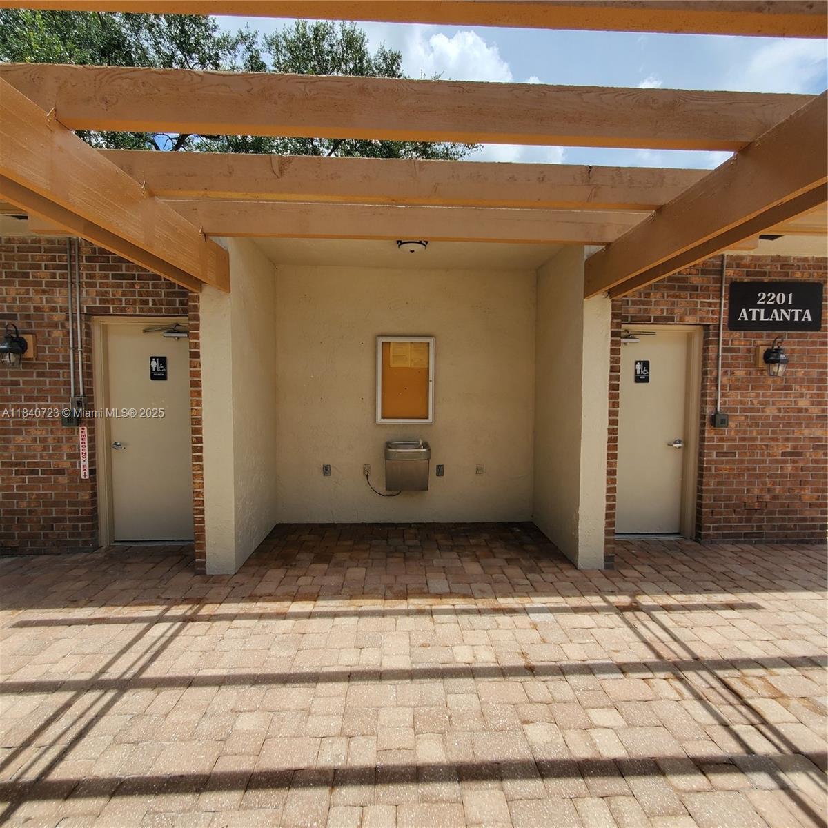 COUNTRY ISLES - Residential