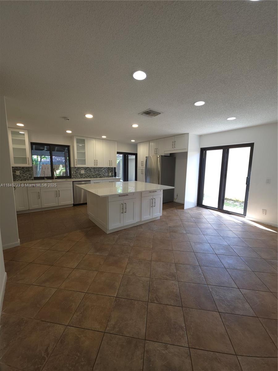 COUNTRY ISLES - Residential