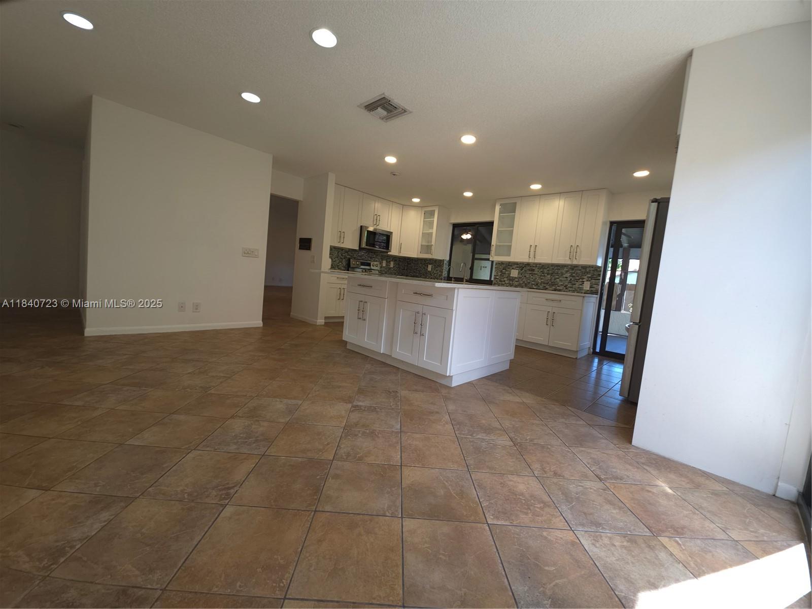 COUNTRY ISLES - Residential