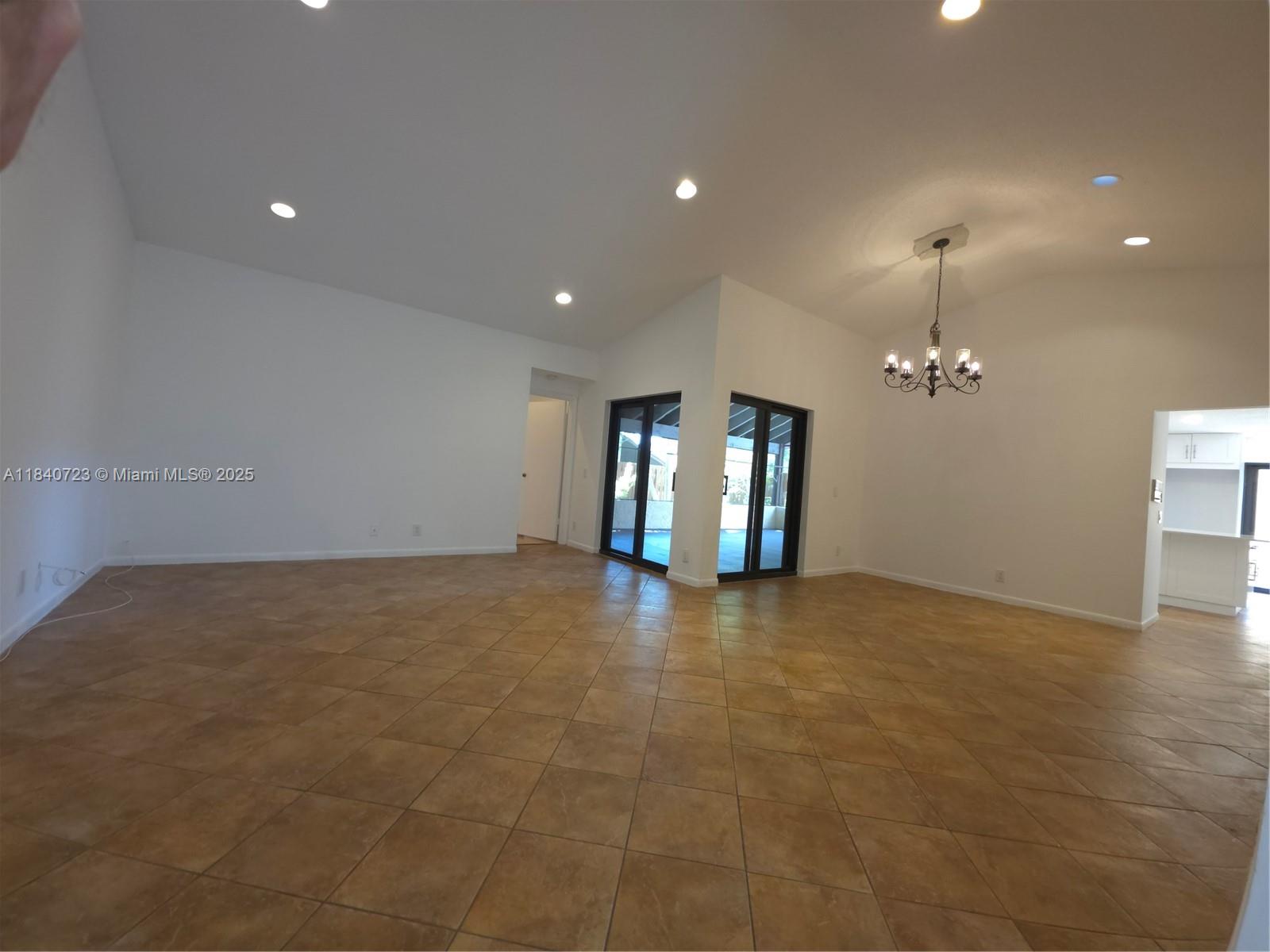 COUNTRY ISLES - Residential