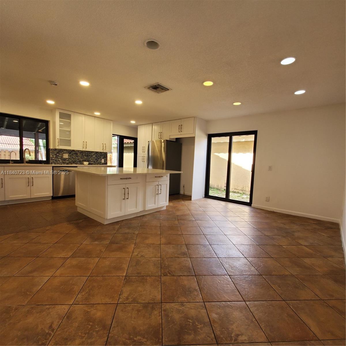 COUNTRY ISLES - Residential