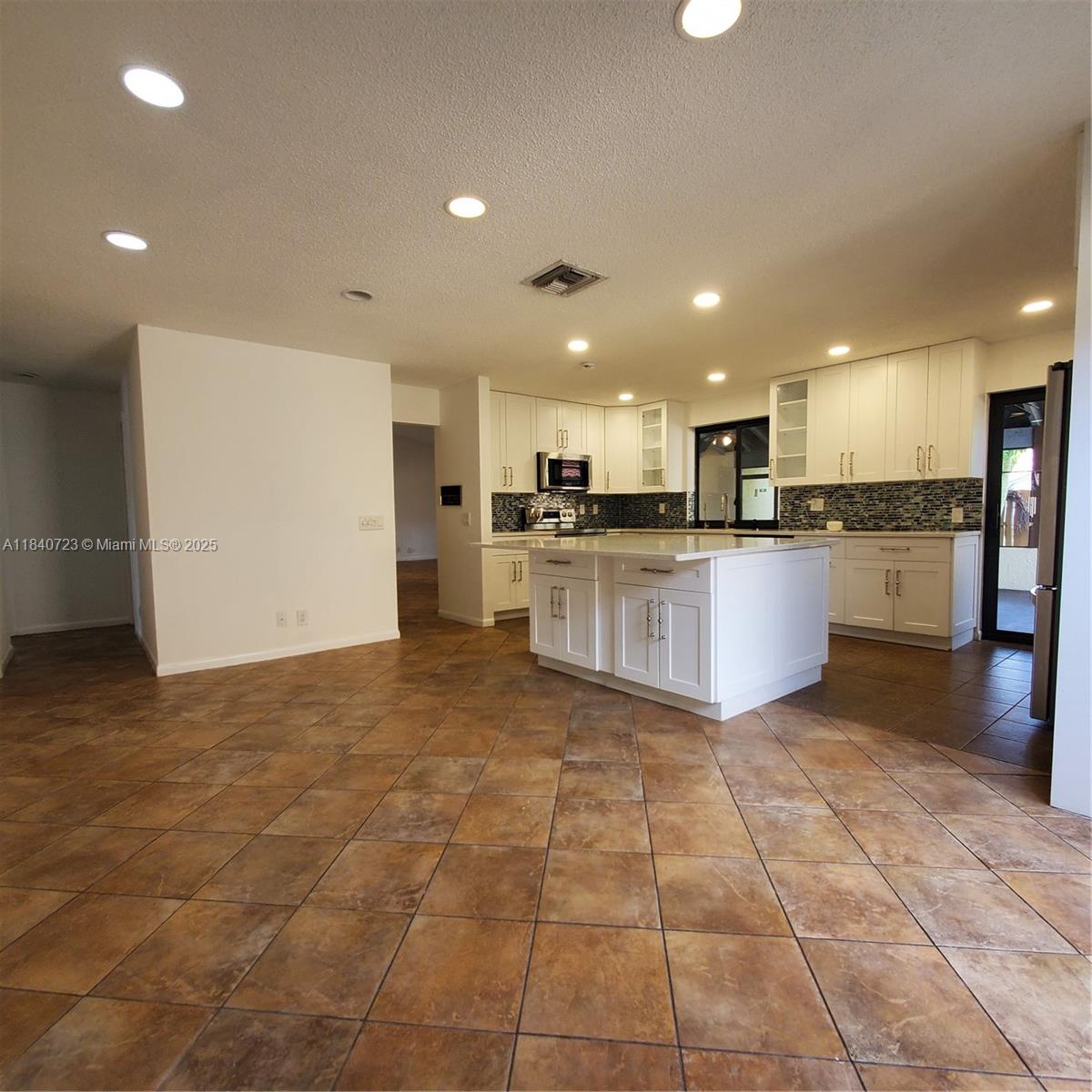 COUNTRY ISLES - Residential