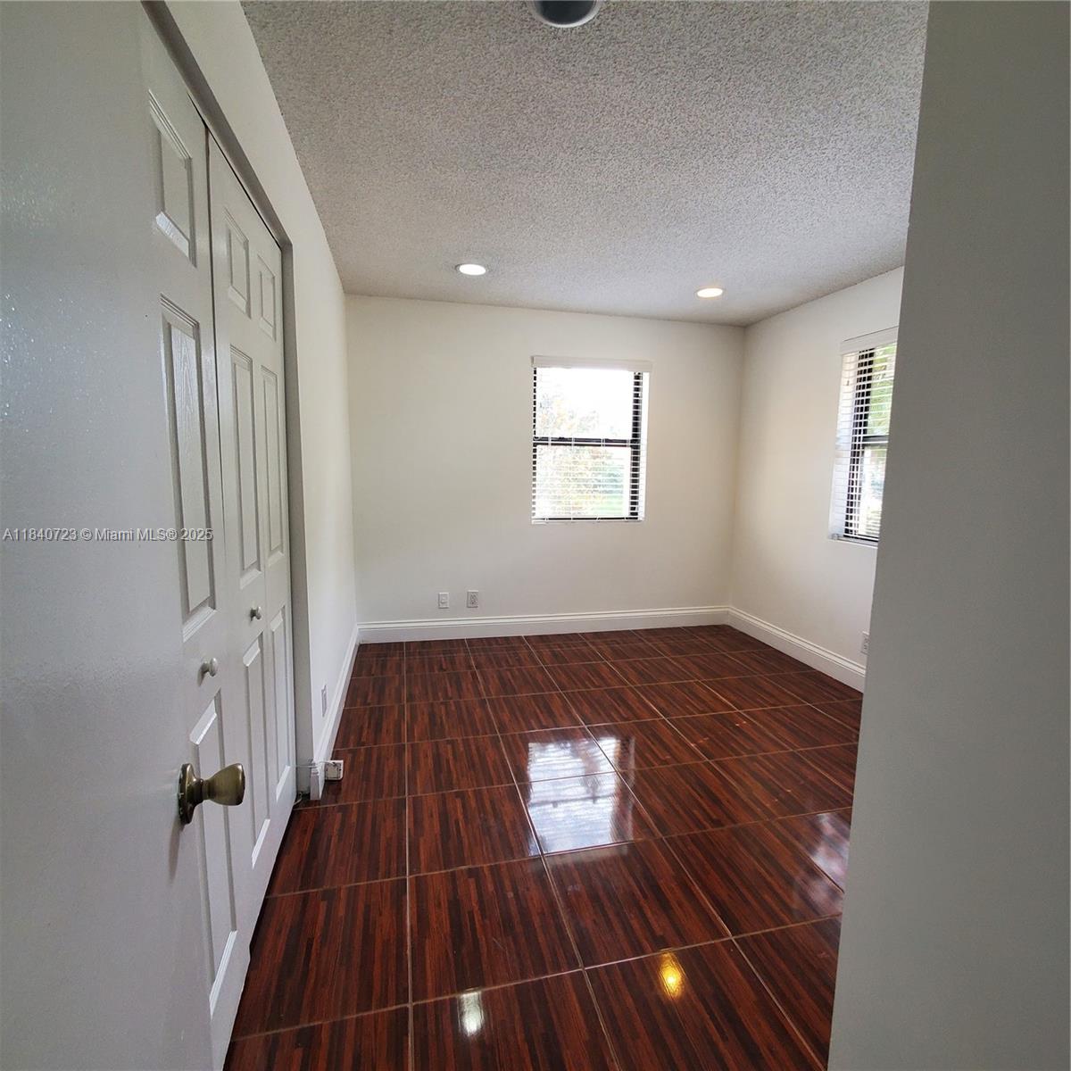 COUNTRY ISLES - Residential