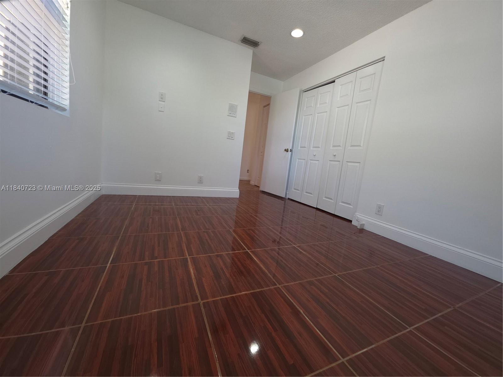 COUNTRY ISLES - Residential