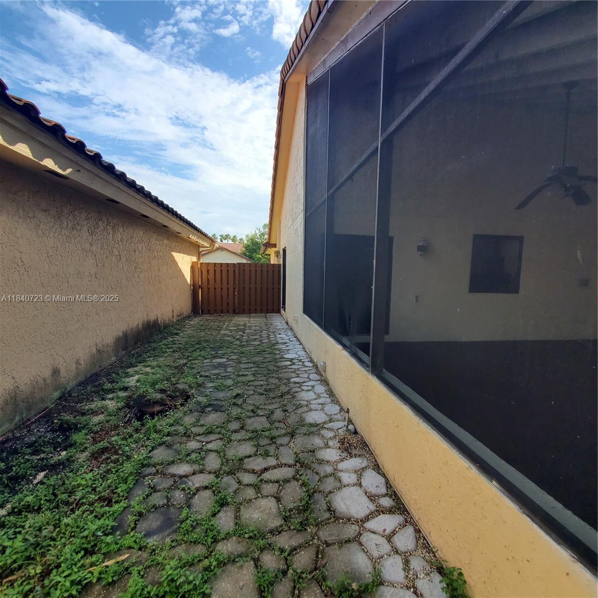 COUNTRY ISLES - Residential