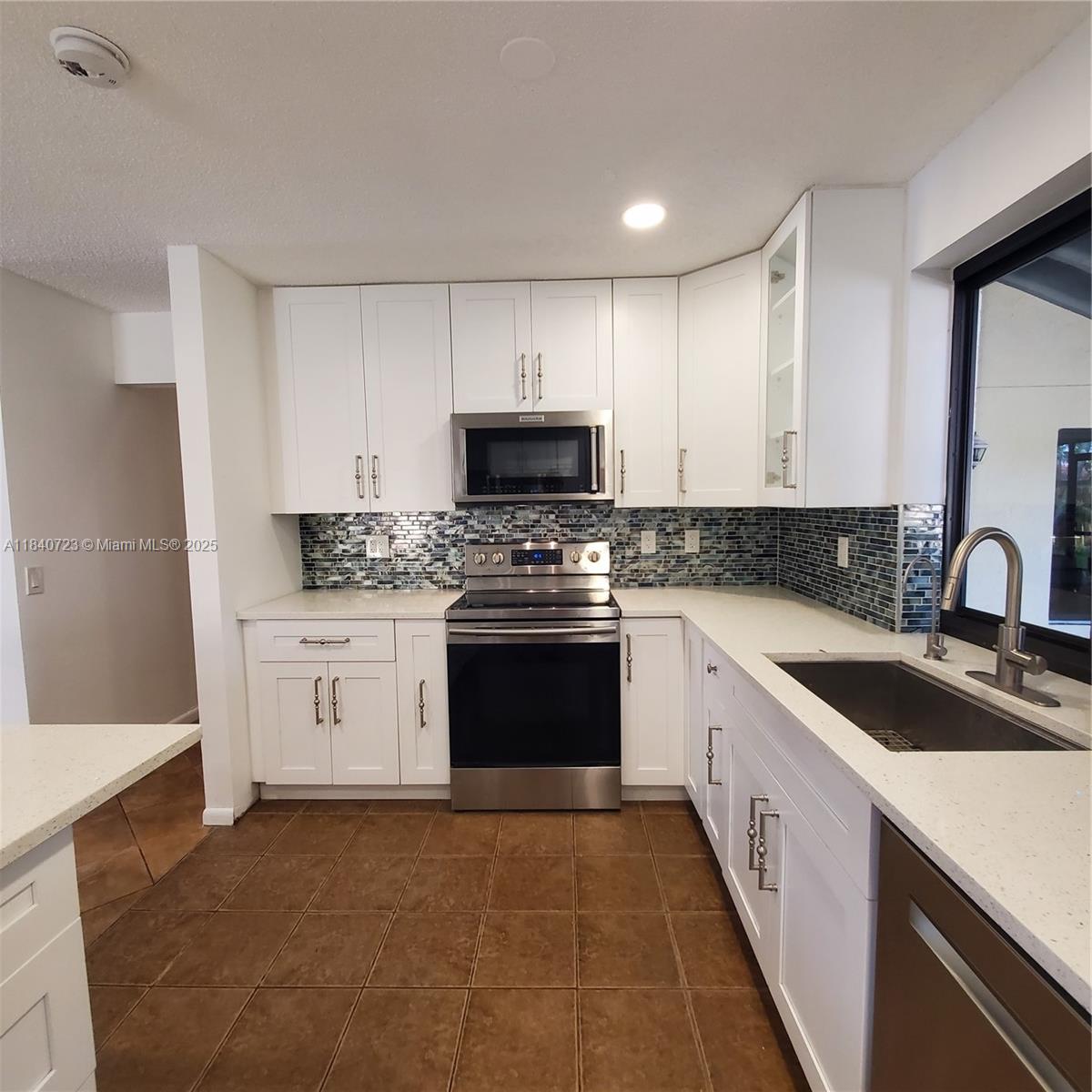 COUNTRY ISLES - Residential