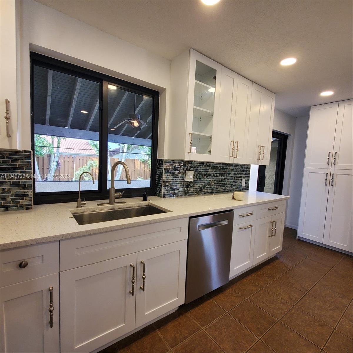 COUNTRY ISLES - Residential