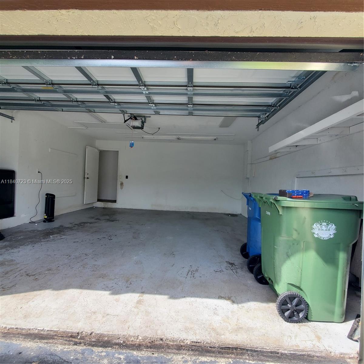 COUNTRY ISLES - Residential