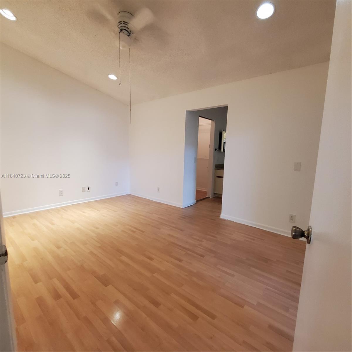 COUNTRY ISLES - Residential