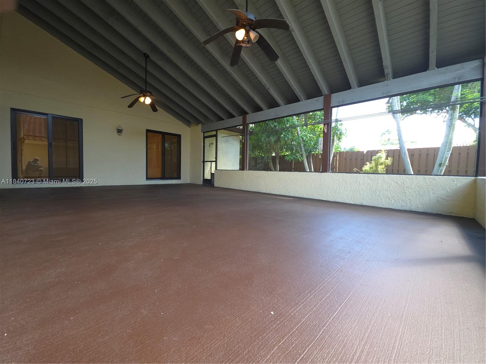 COUNTRY ISLES - Residential