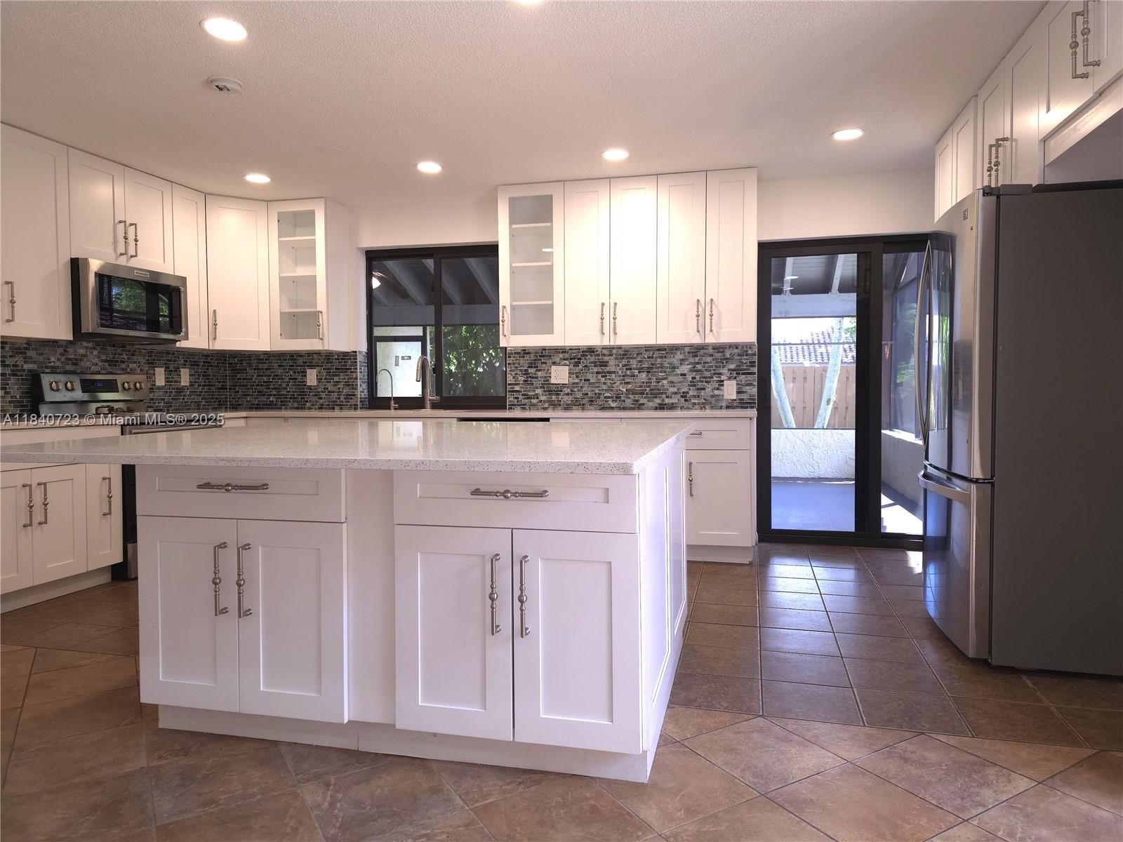 COUNTRY ISLES - Residential