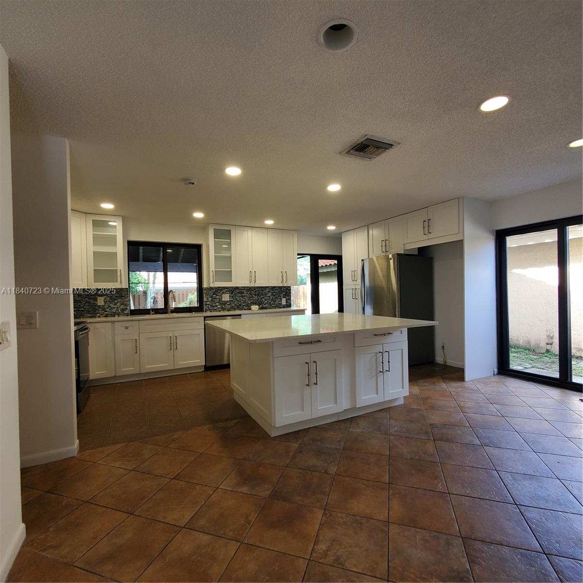 COUNTRY ISLES - Residential