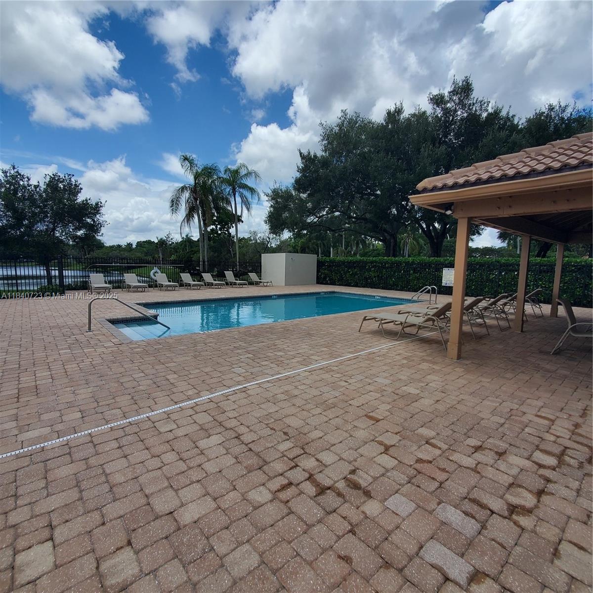 COUNTRY ISLES - Residential