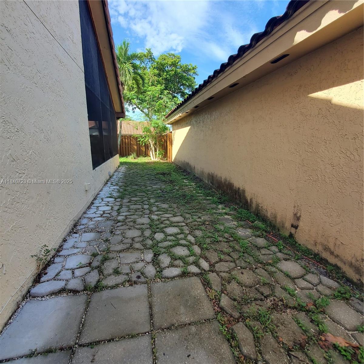 COUNTRY ISLES - Residential