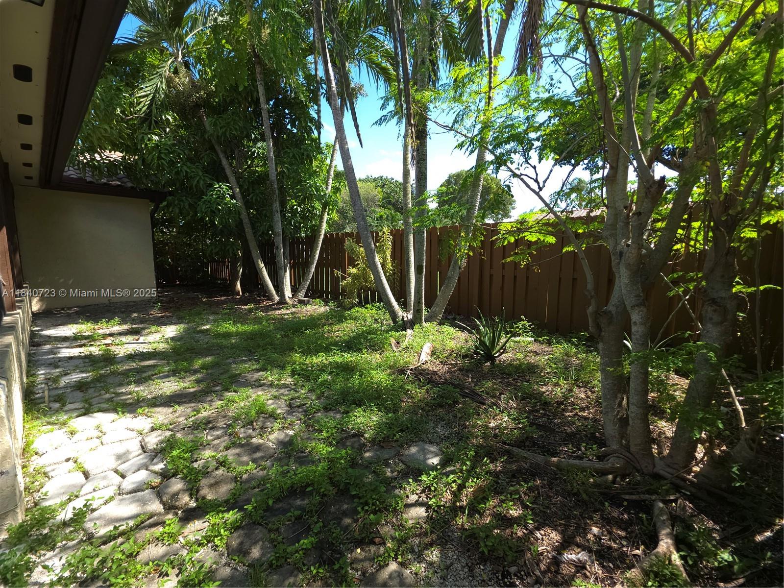 COUNTRY ISLES - Residential