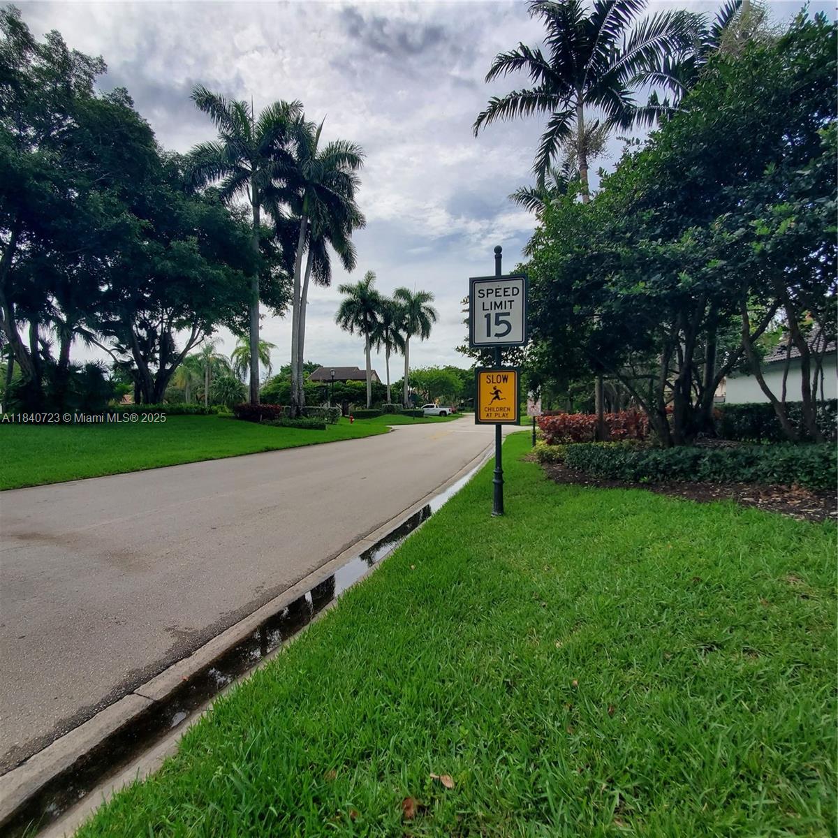 COUNTRY ISLES - Residential