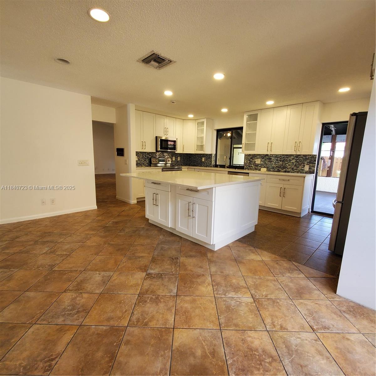 COUNTRY ISLES - Residential