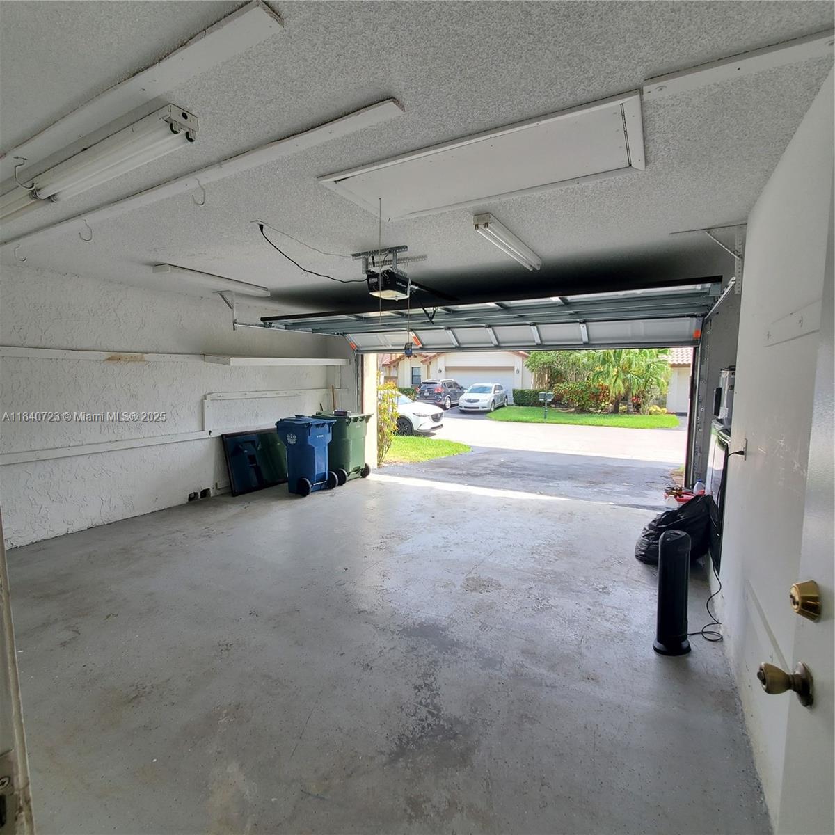 COUNTRY ISLES - Residential