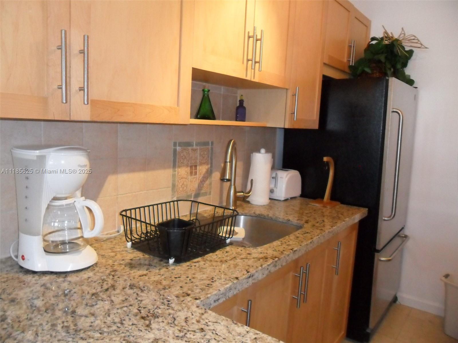 THE DECOPLAGE CONDO - Residential Lease