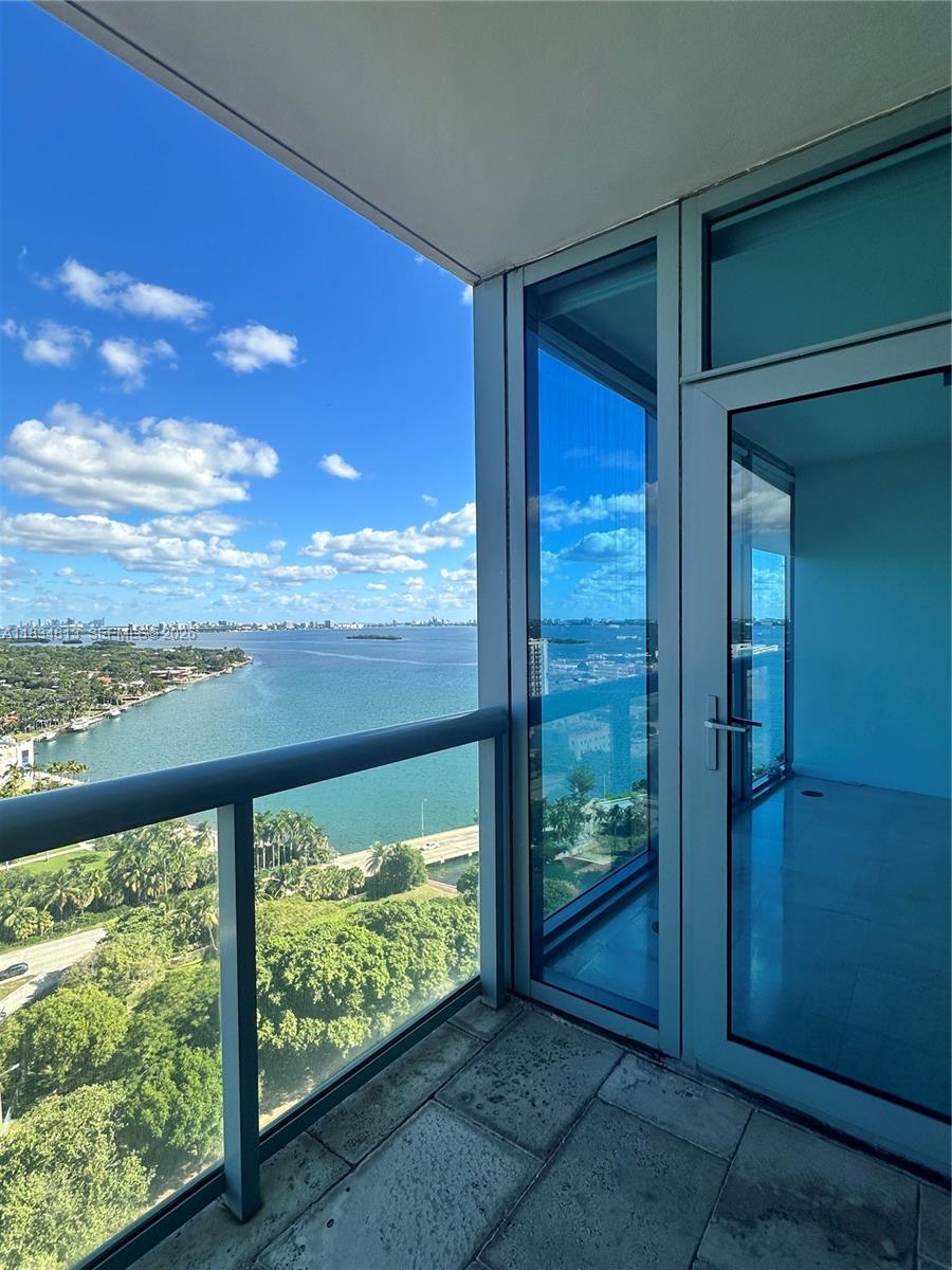 BLUE CONDO - Residential