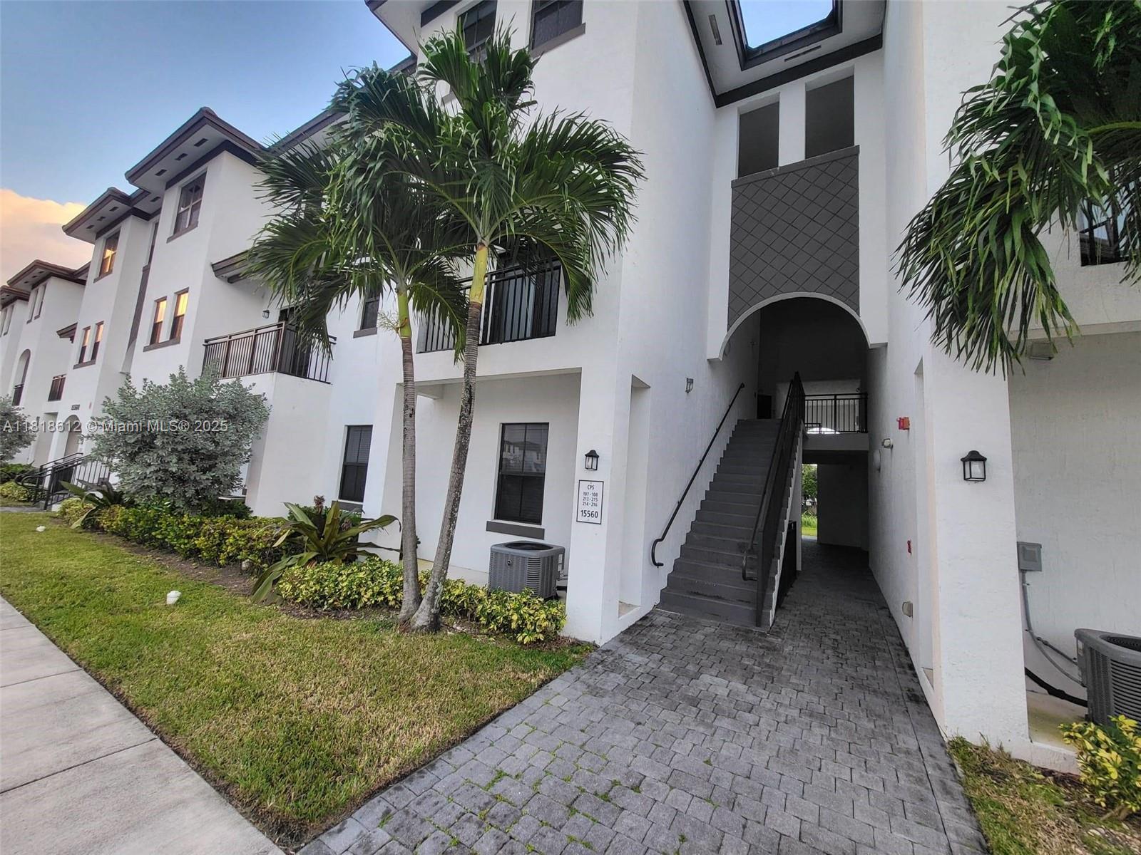 15560 SW 136th St 213