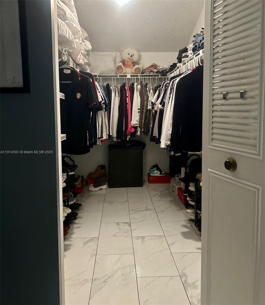 1025 Green Pine Blvd B, West Palm Beach, FL, 33409/$234,900 4 1025 Green Pine Blvd B