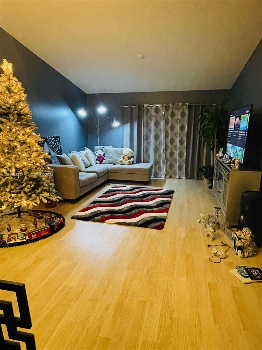 1025 Green Pine Blvd B, West Palm Beach, FL, 33409/$234,900 3 1025 Green Pine Blvd B