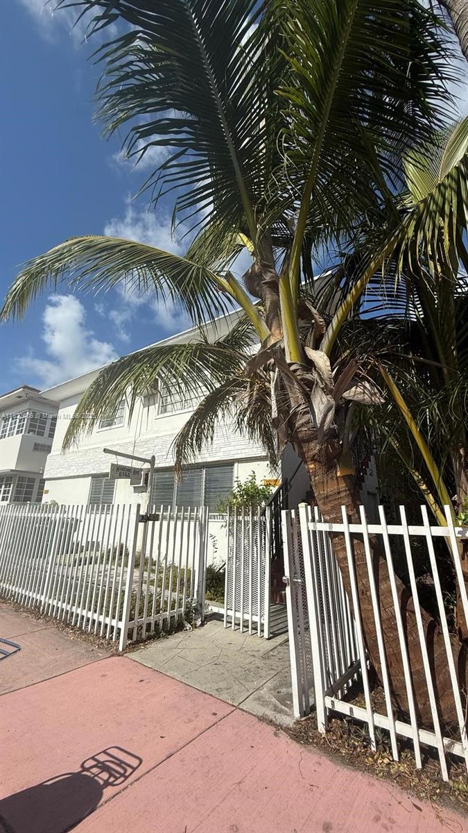 THE BEVERLY ARMS CONDO - Residential Lease