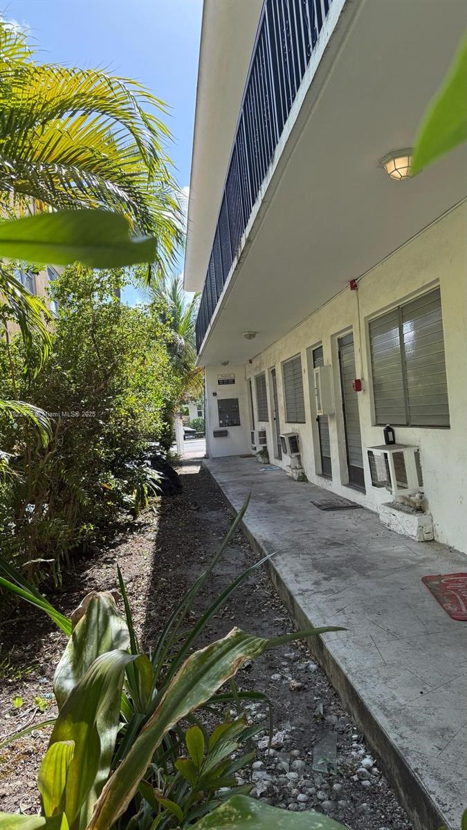THE BEVERLY ARMS CONDO - Residential Lease