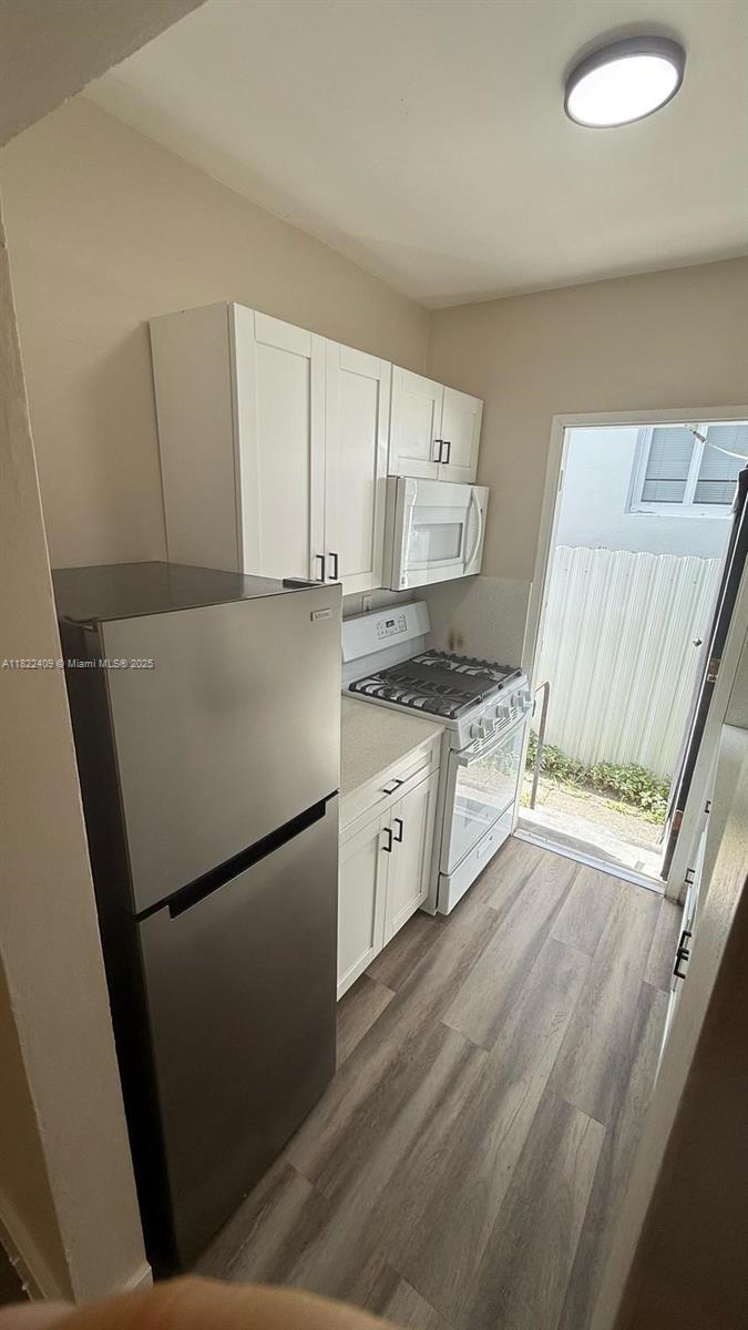 THE BEVERLY ARMS CONDO - Residential Lease