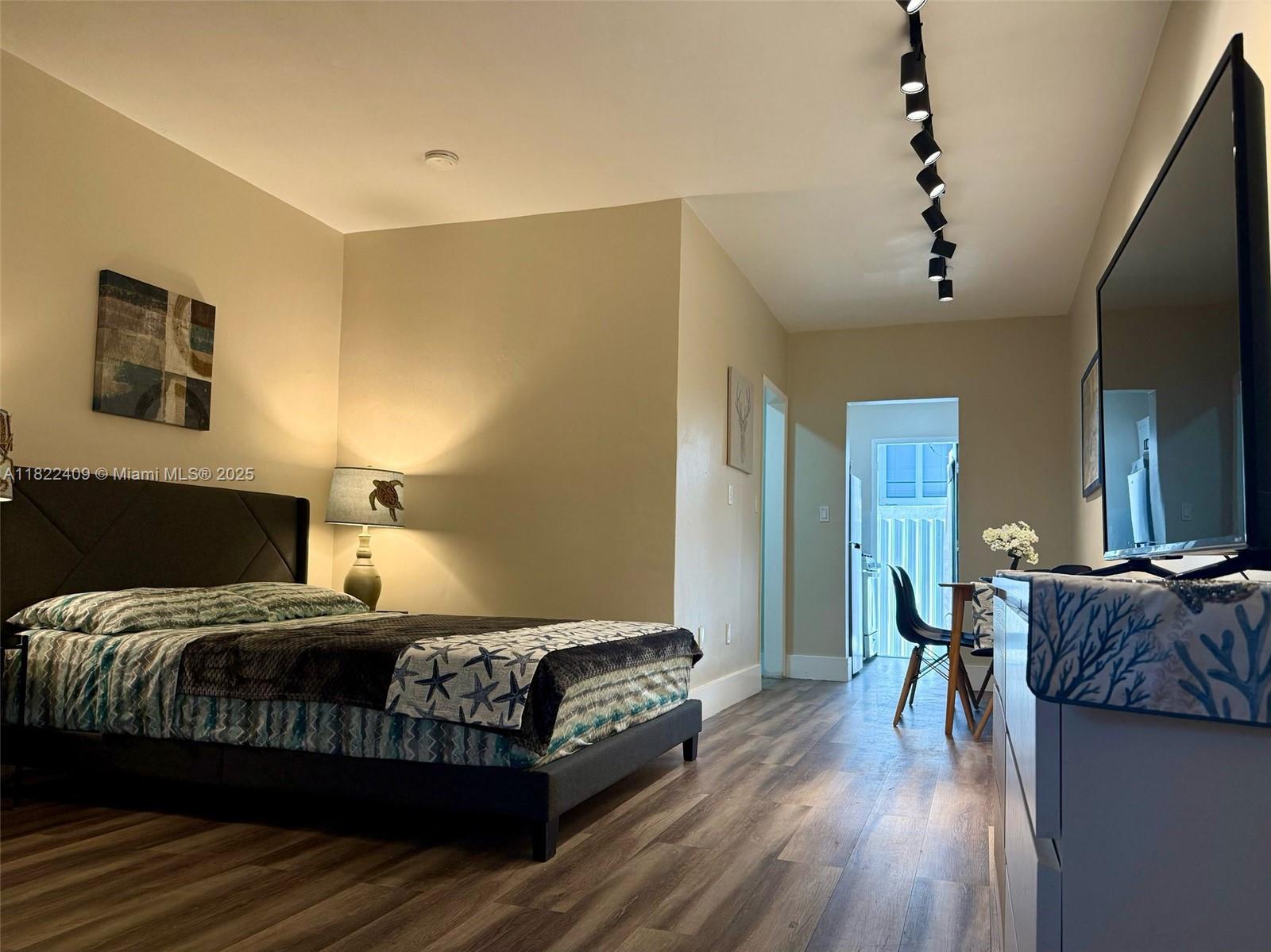 THE BEVERLY ARMS CONDO - Residential Lease