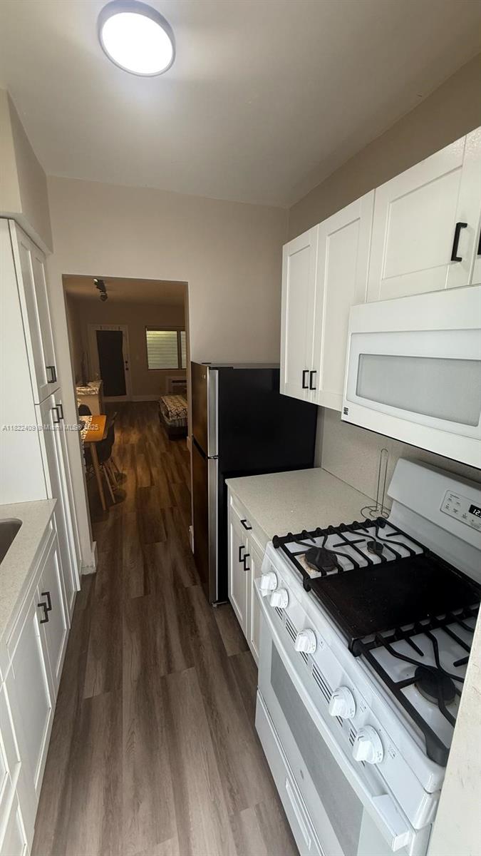THE BEVERLY ARMS CONDO - Residential Lease