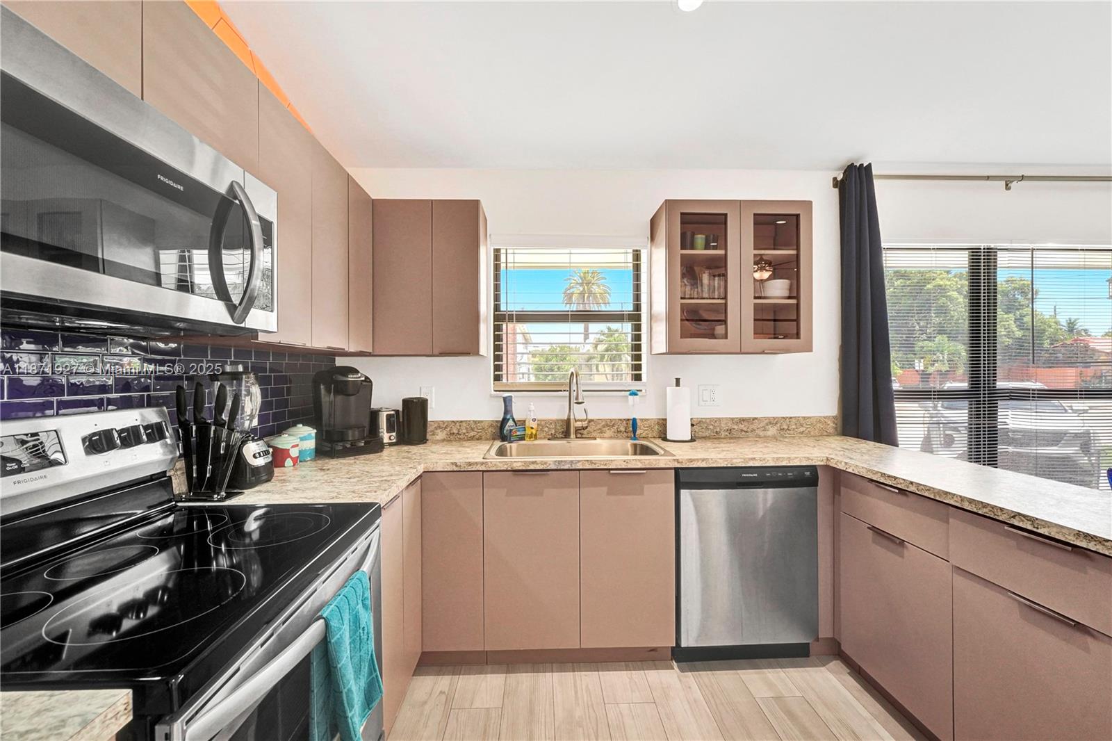 HOLLYWOOD SOUTH SIDE ADD - Residential Lease