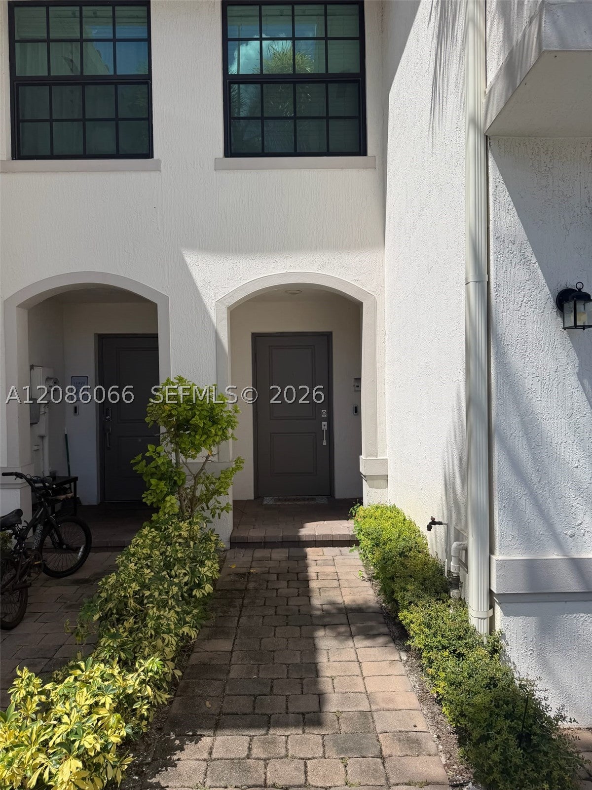 5013 Woods Edge Cir