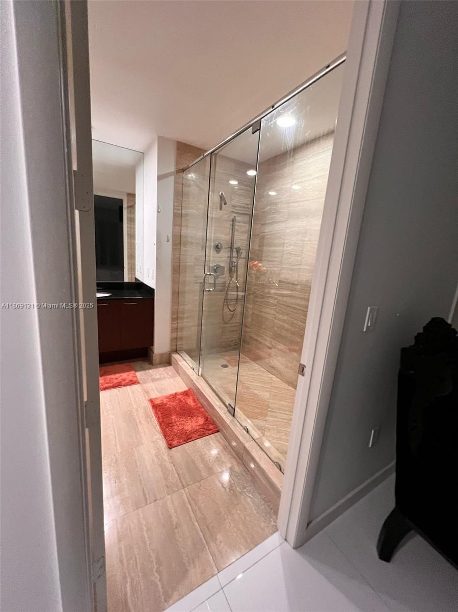 TDR TOWER III CONDO - Residential Lease