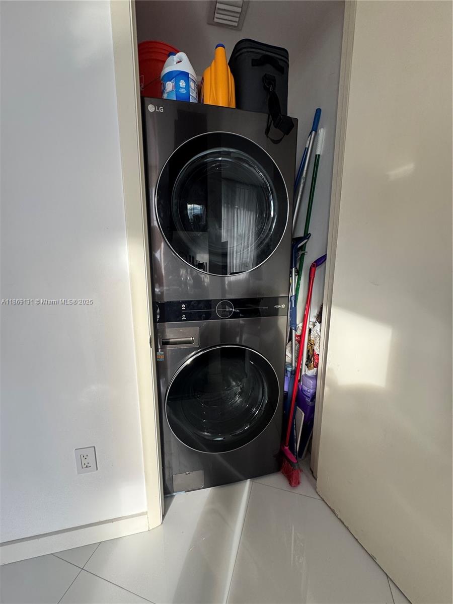 TDR TOWER III CONDO - Residential Lease