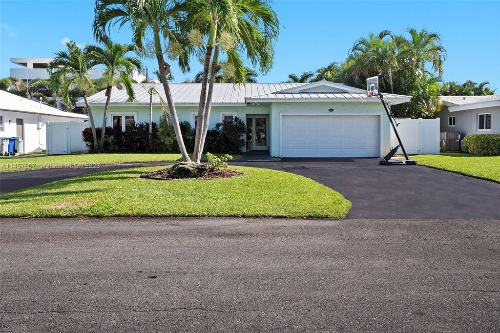 Photo of 2680 SE 7th St, Pompano Beach, FL 33062 (MLS # A11457607)