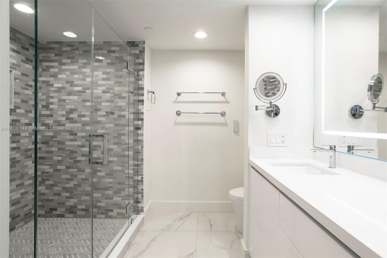 BLUE DIAMOND CONDO - Residential