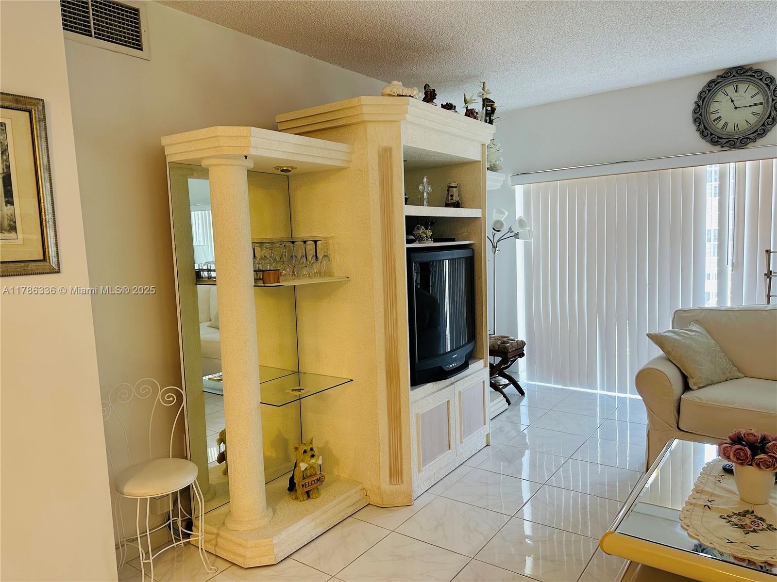 HEMISPHERES CONDO - Residential Lease