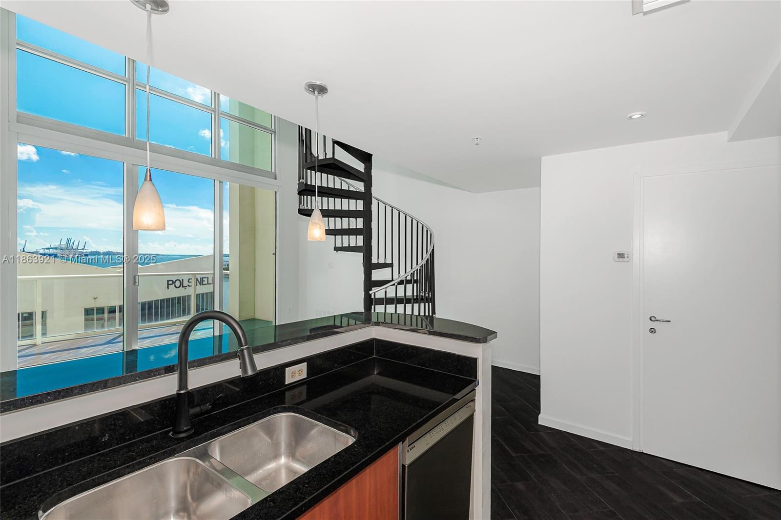 300 S Biscayne Blvd Loft 826