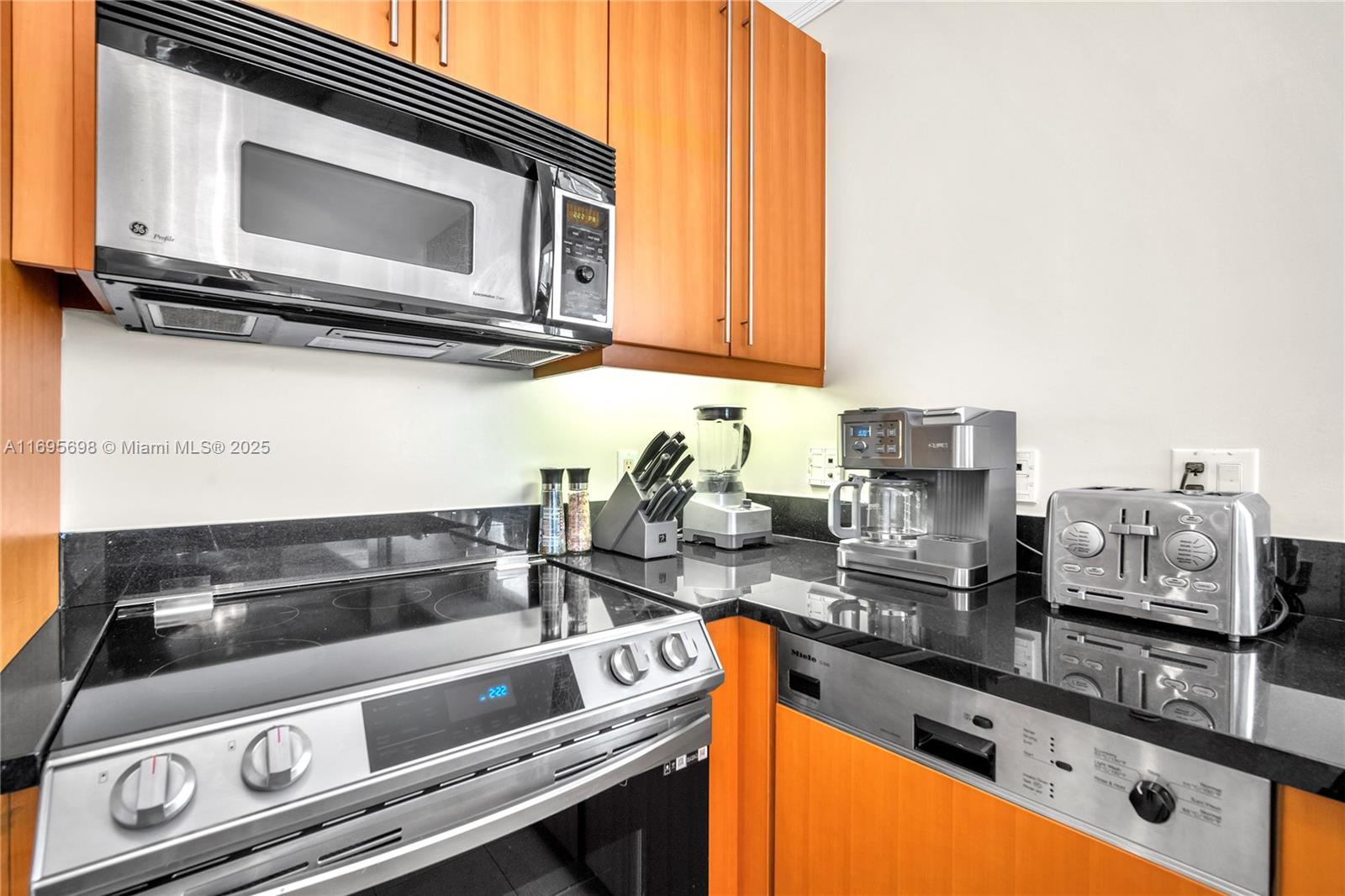 MILLENNIUM TOWER CONDOMIN - Residential Lease