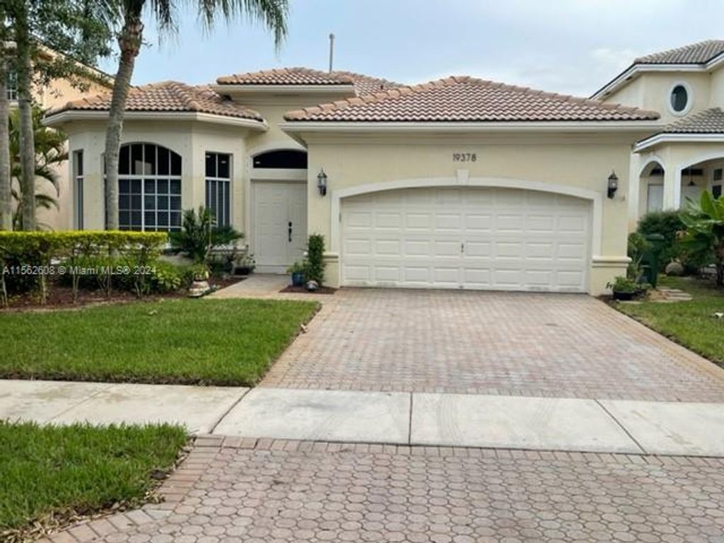 Photo of 19378 SW 64th St, Pembroke Pines, FL 33332 (MLS # A11562608)