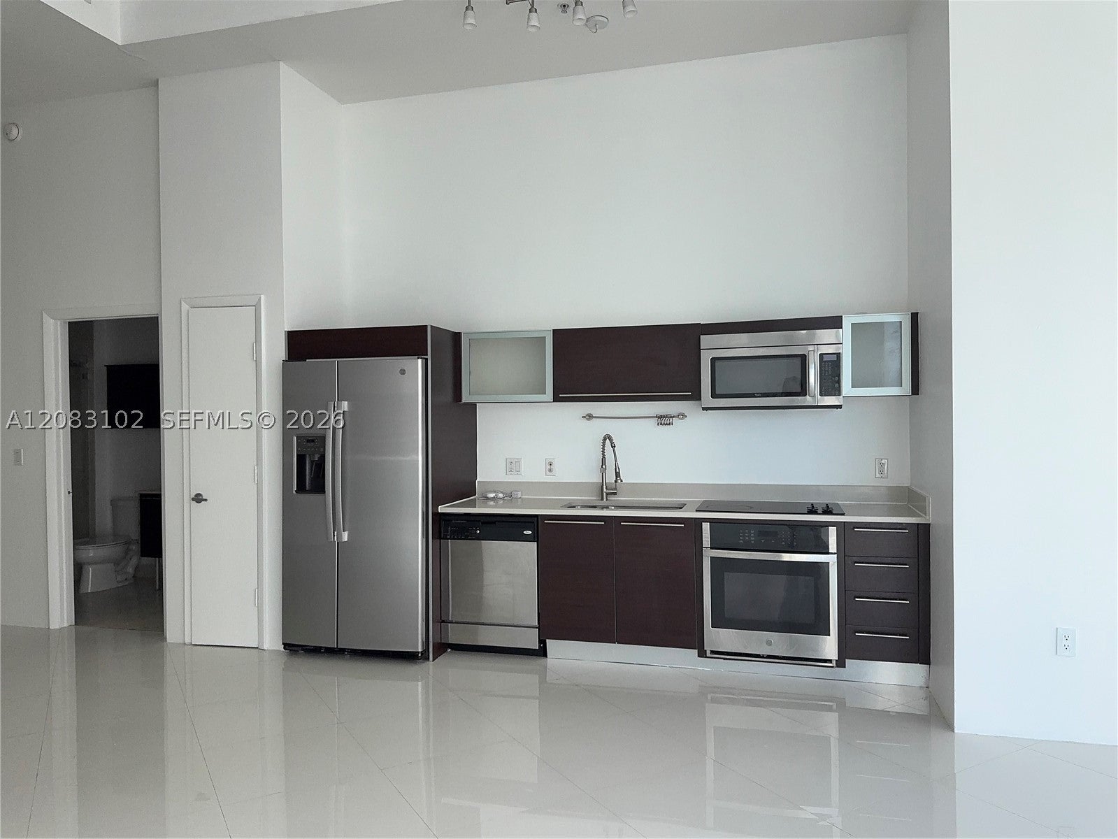 1900 N Bayshore Dr 810