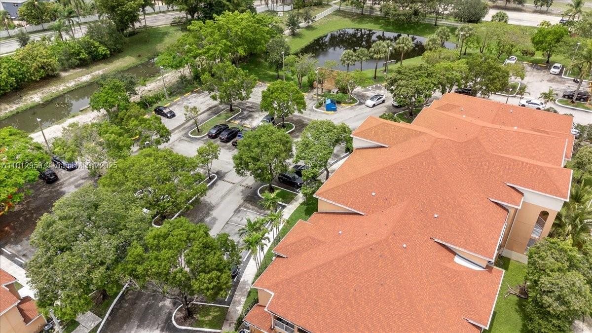 COURTYARDS AT DAVIE CONDO - Residential