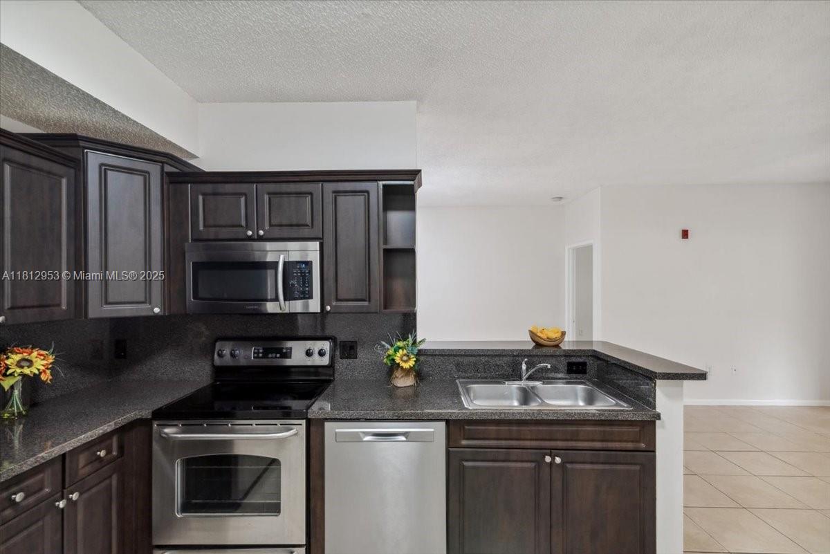 COURTYARDS AT DAVIE CONDO - Residential